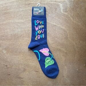 Blue Q Love Who You Love Blue Crew Socks Pride Month Gift Men's Shoe Size 7-12